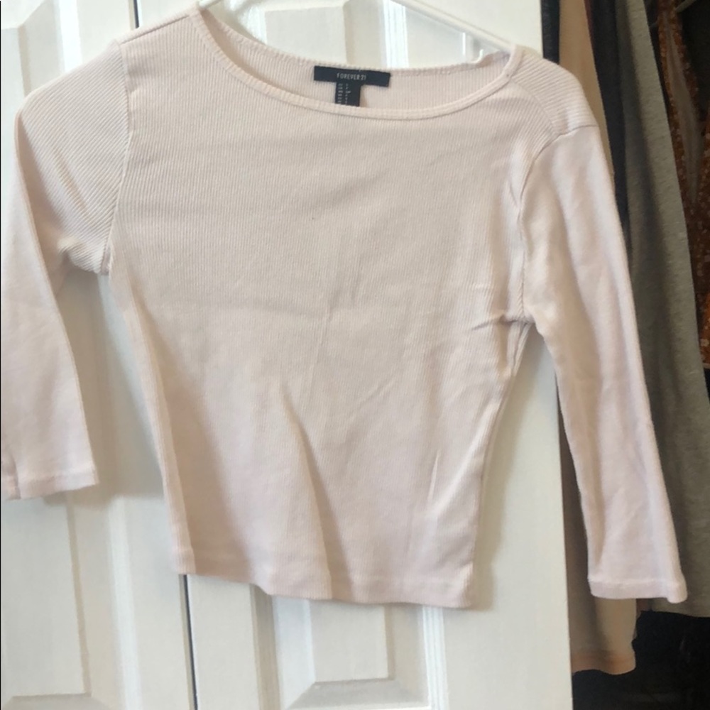 Cropped light pink top